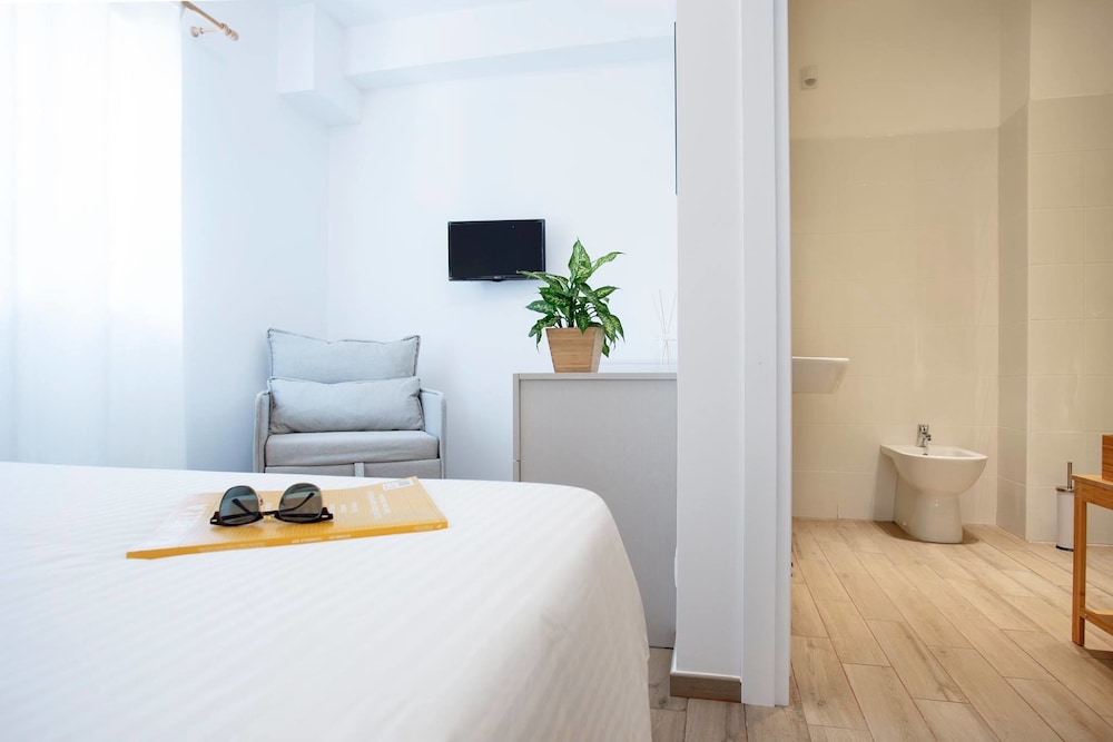 Double Room, 1 Double Bed with Sofa bed photo 2