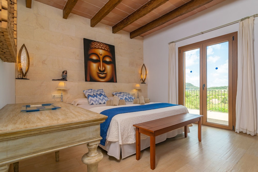 Villa photo 3