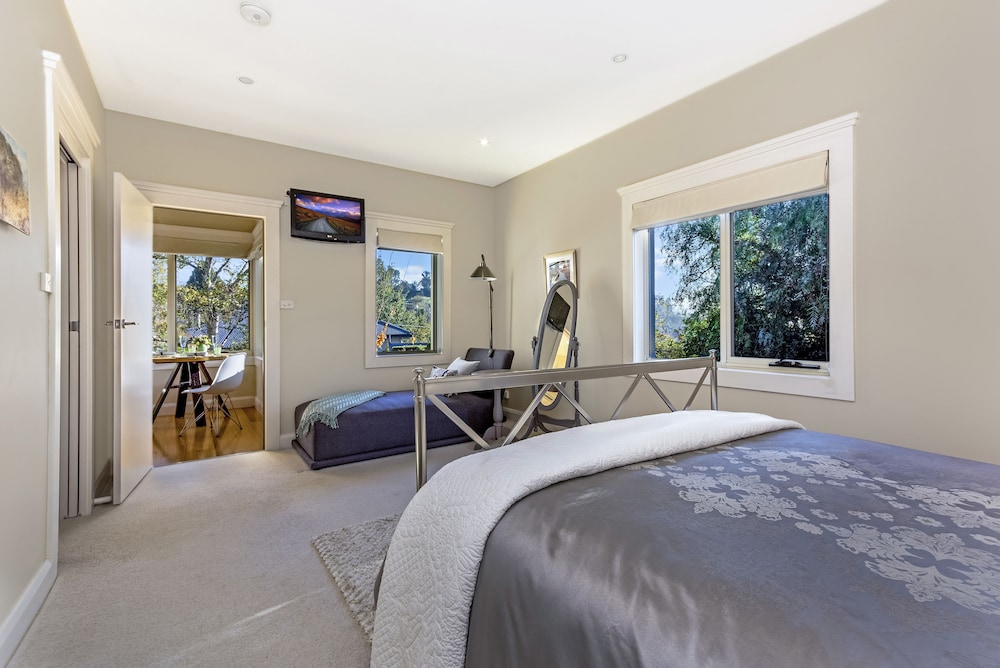 Standard Apartment, 1 Bedroom, Non Smoking, Kitchen (Topiary 3 Night Package) photo 3