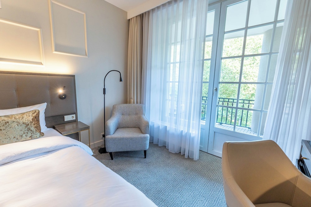 Comfort Room with Park View photo 3