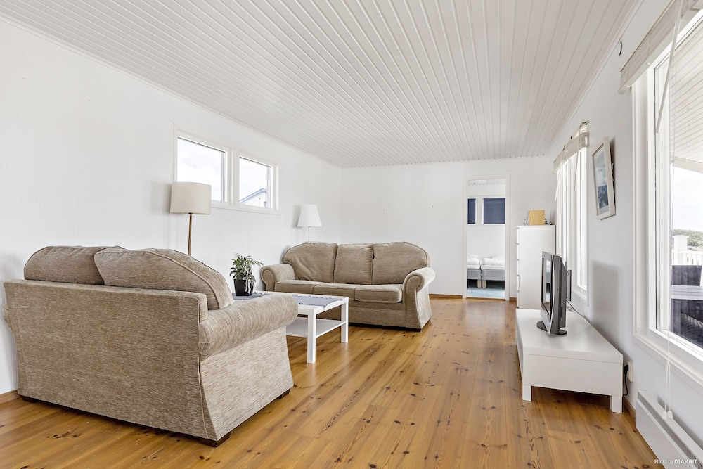 Cottage, Utsikten (Excluding Towels, Sheets, Cleaning) photo 1