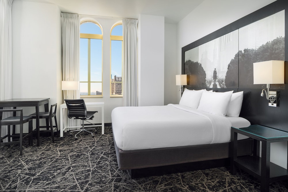 Premium Suite, 1 King Bed, Jetted Tub (Kitchenette) photo 3