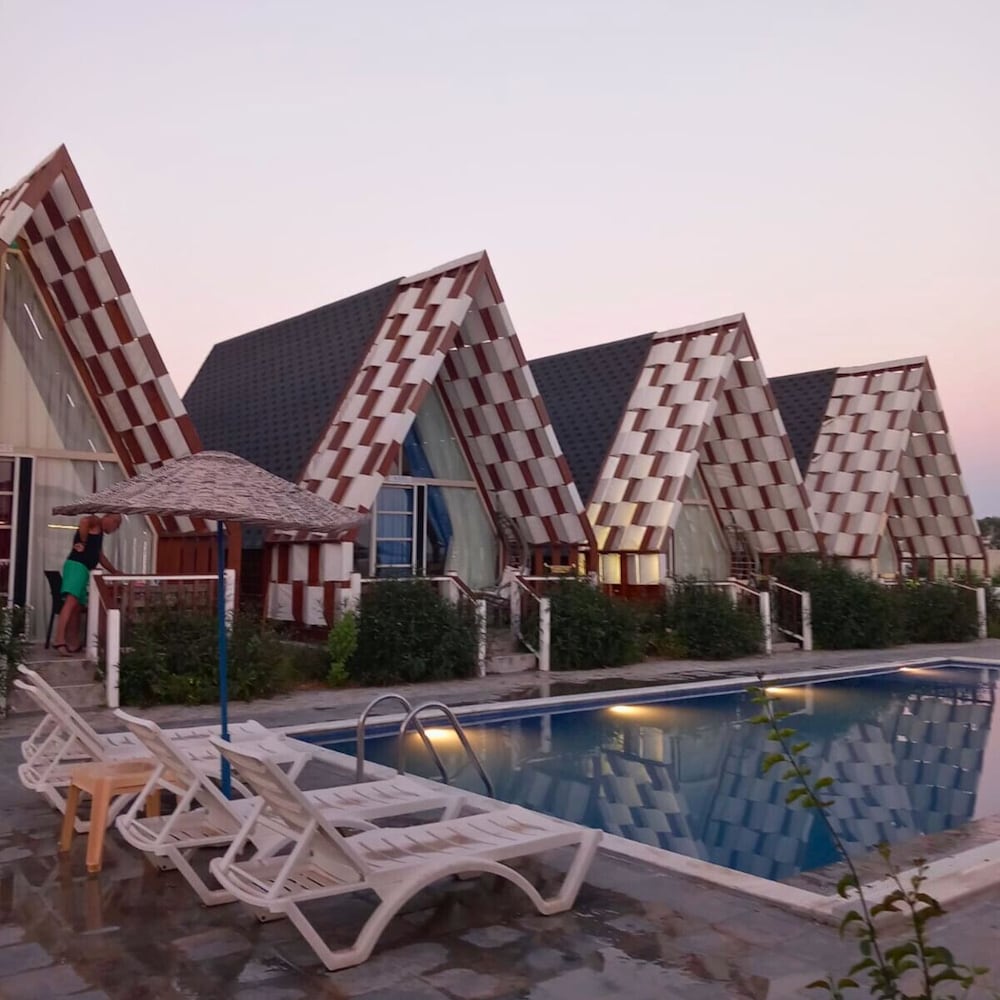 Deluxe Bungalow - Photo 3