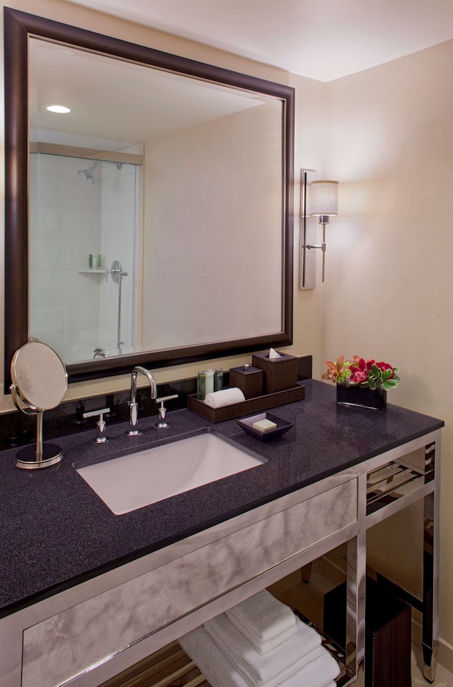 Room, 2 Queen Beds - Photo 2