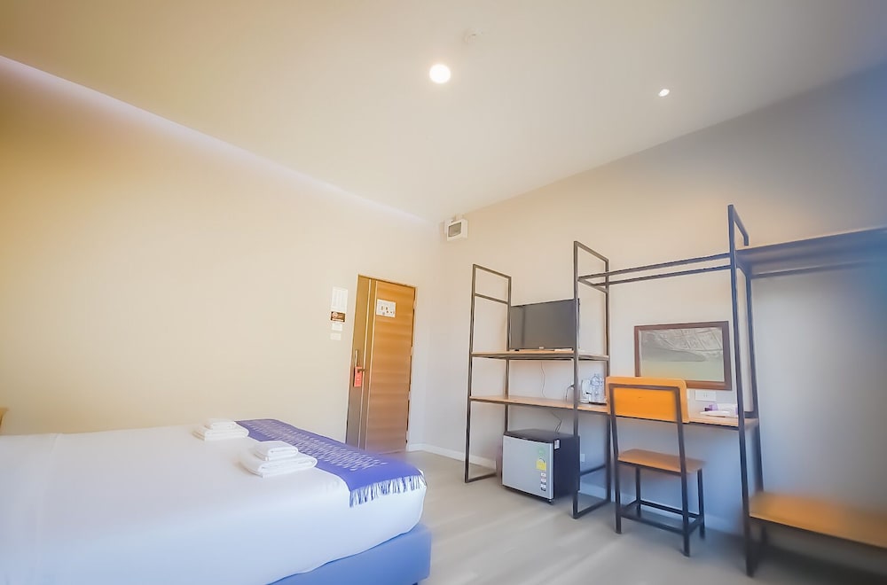 Standard Double or Twin Room - Photo 7