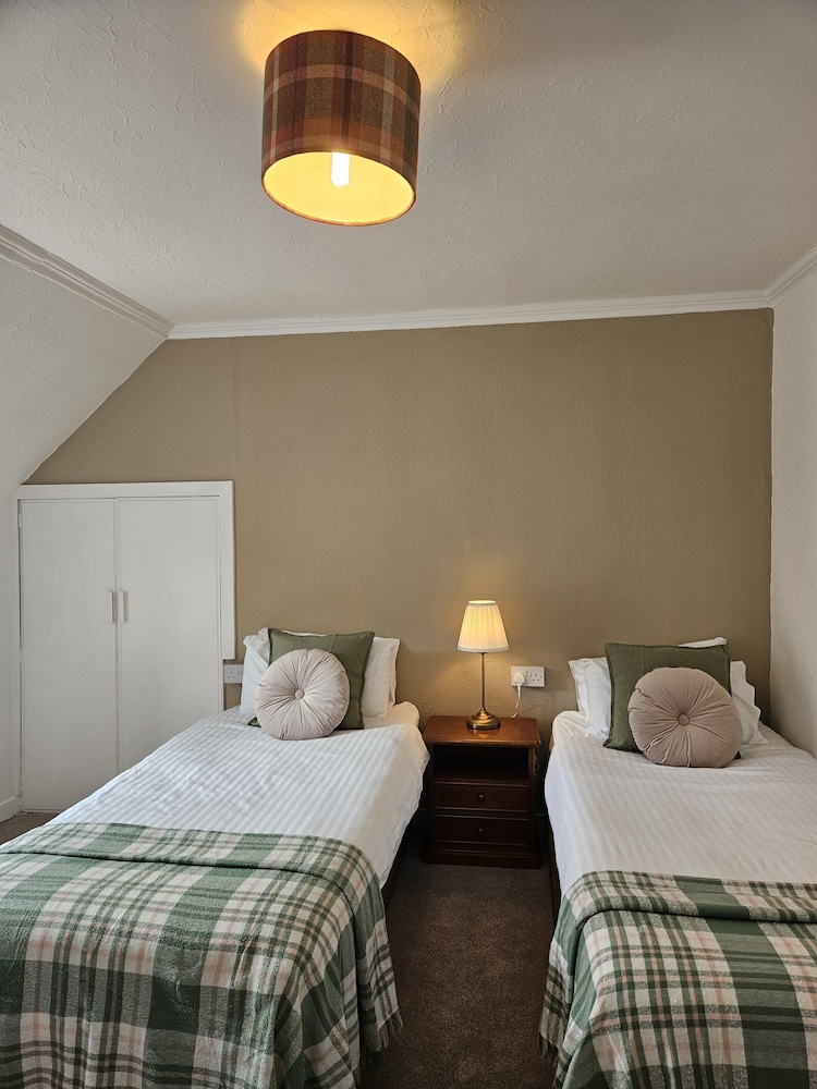 Economy Twin Room, Ensuite photo 2