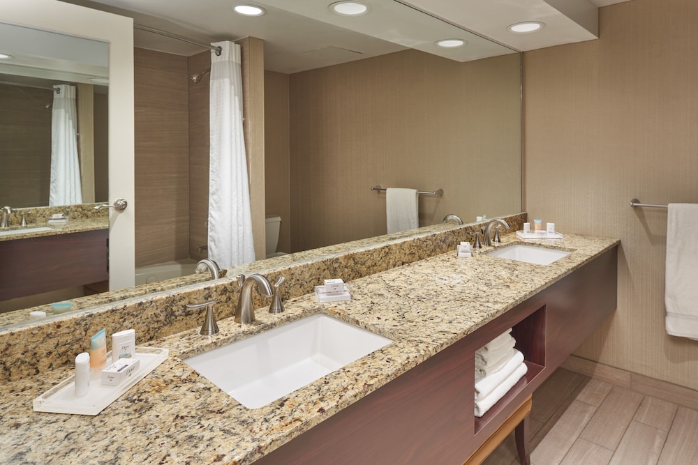 Club Suite, 1 King Bed (Club Floor) photo 2