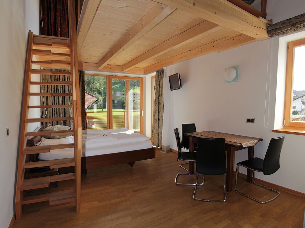 Suite, Balcony