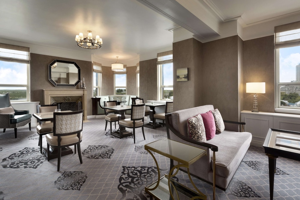 Fairmont Gold, 2 Double Beds, City View