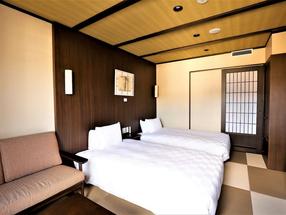 Standard Japanese-style twin room