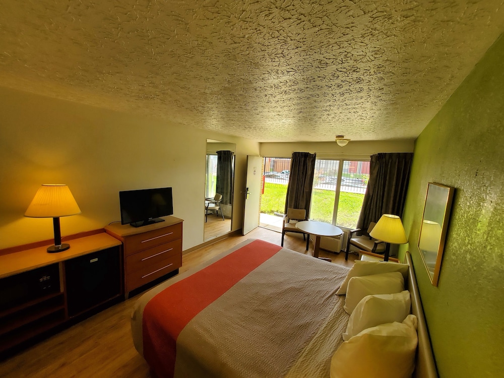 Standard Room, 2 Double Beds, Non Smoking photo 2