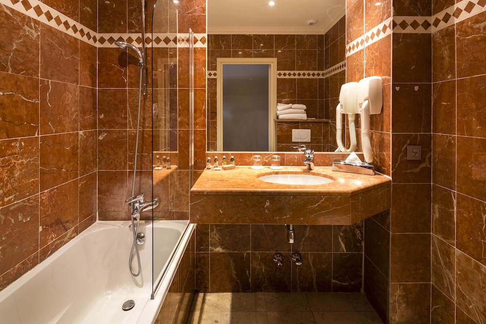 Superior Double or Twin Room, Sea View (Balcony) - Photo 14