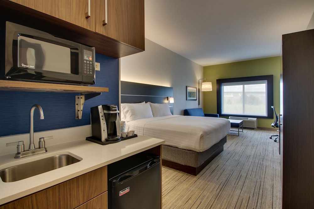 Suite, 1 King Bed - Photo 2