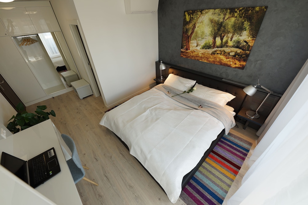 Premium Room, 1 Queen Bed photo 3