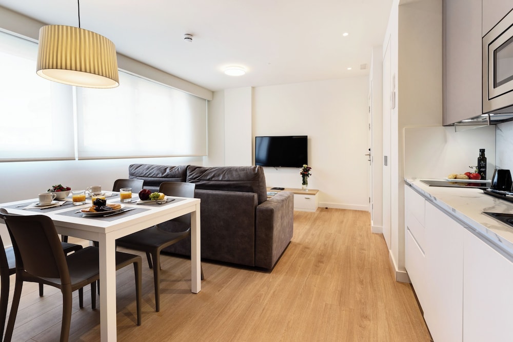 Classic Apartment - Photo 5