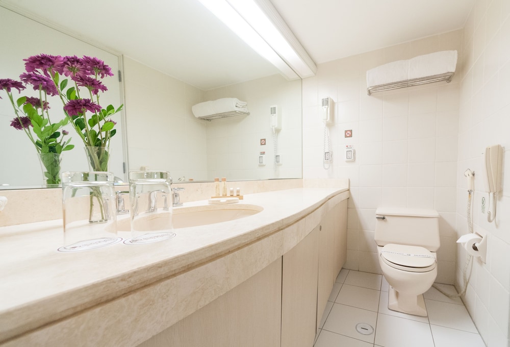Suite - Photo 9