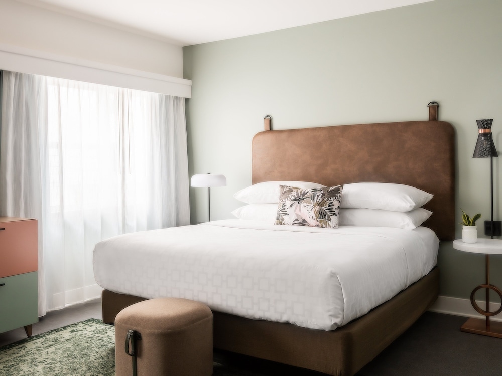 Standard Room, 1 King Bed (Extra Floor Space) - Photo 3