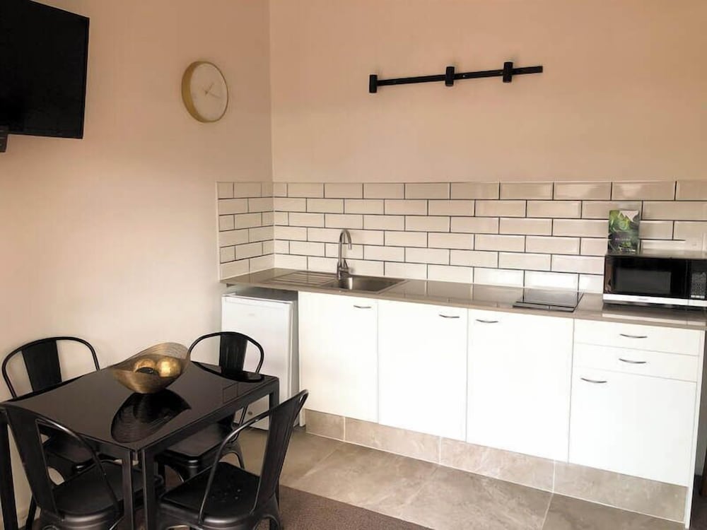 2 Bedroom Apartment - Photo 3