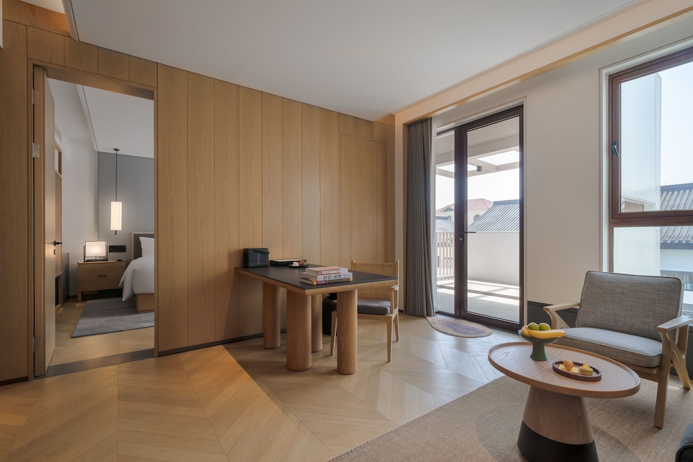 Pule-Deluxe Suites photo 1