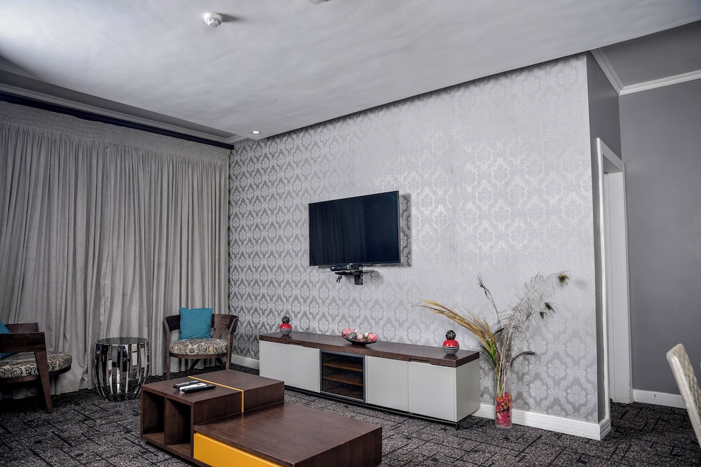 Executive Suite photo 2
