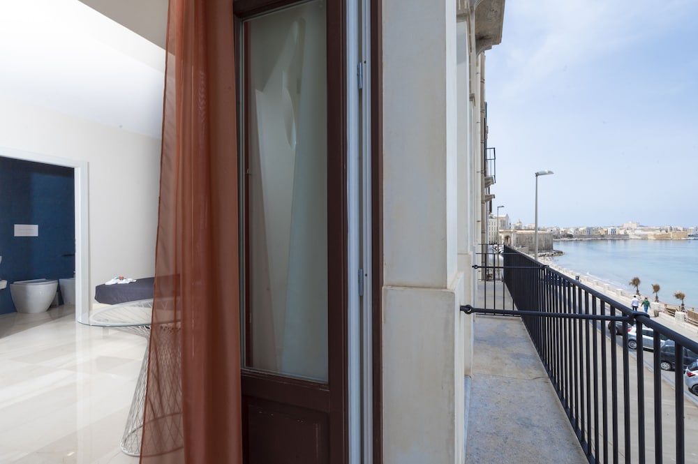 Exclusive Studio Suite, Sea View photo 3