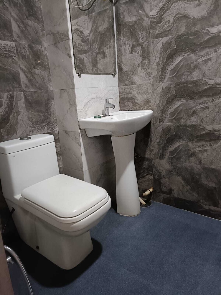 Executive Room - Photo 5