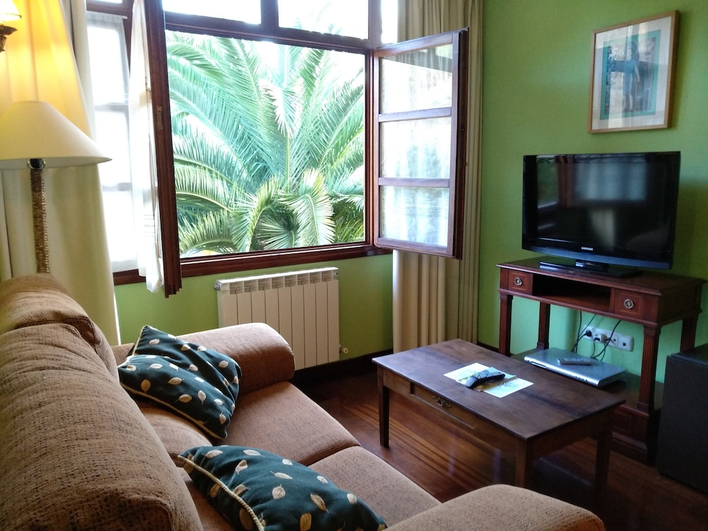 Room with living room photo 3