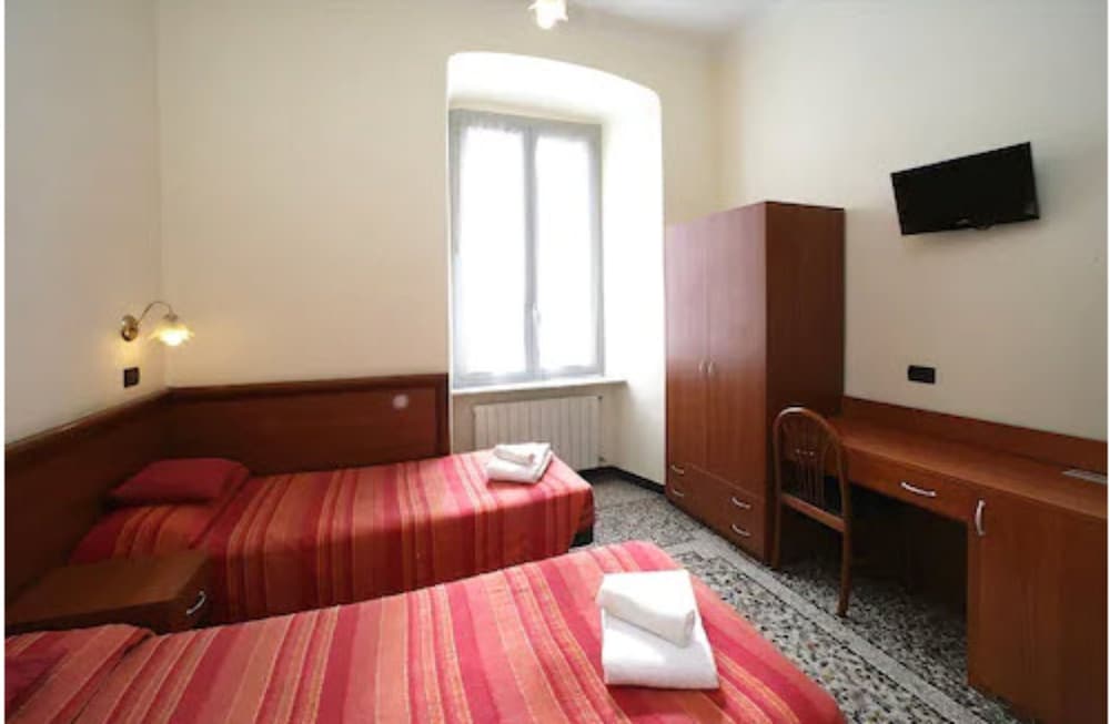 Double Room - Photo 5