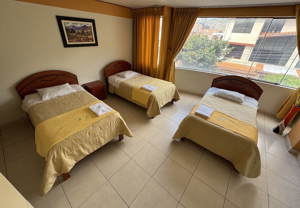 Basic Triple Room, 1 Bedroom, Ensuite photo 3