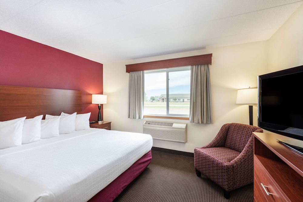 Suite, 1 King Bed, Non Smoking, Refrigerator & Microwave (with Sofabed) - Photo 2