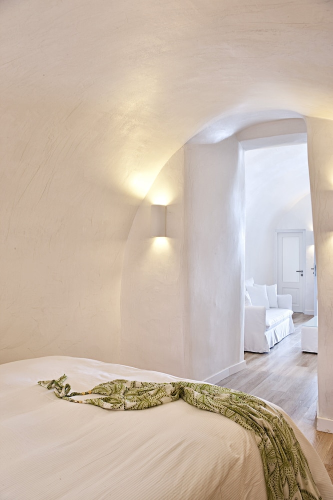 Superior Suite - Photo 2