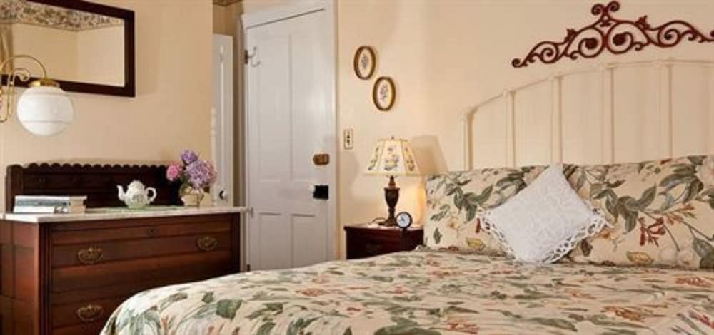 Virginia room
