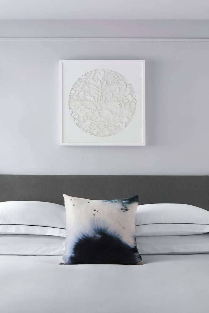 Studio Suite, Corner - Photo 2