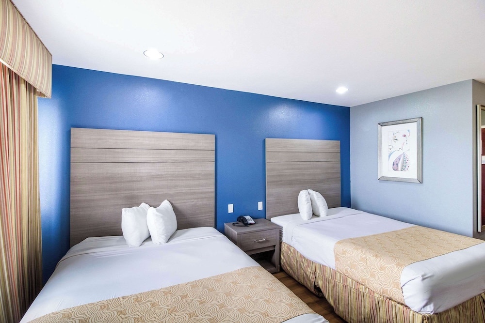 Room, 2 Queen Beds, Accessible, Non Smoking