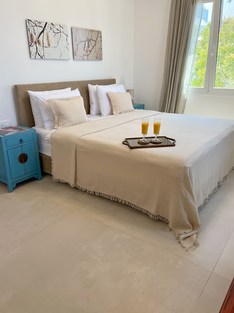 Deluxe Suite, Sea View - Photo 19