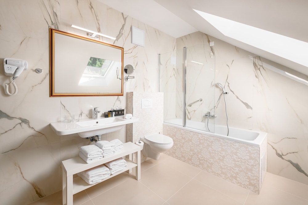 Junior Suite, Sea View thumbnail 5
