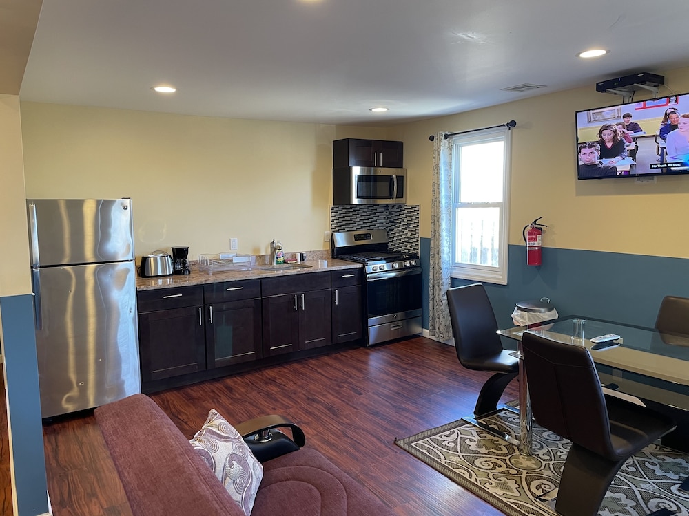 Newly Renovated 2 Bedroom Apartment