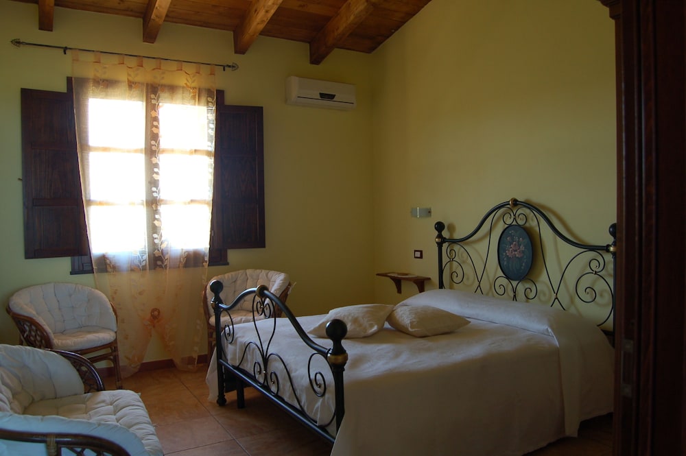 Standard Triple Room, Garden View photo 1