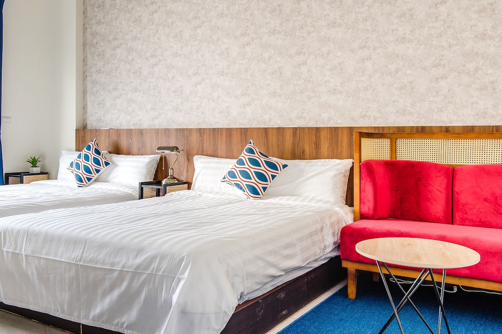 Deluxe Plus Twin Room with Balcony photo 3