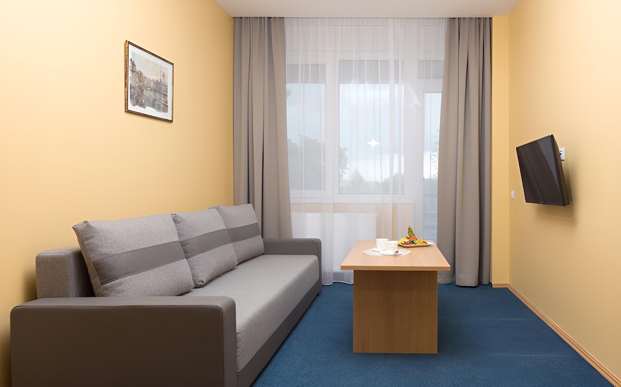 Two-Room Family Suite, Pool Access photo 3