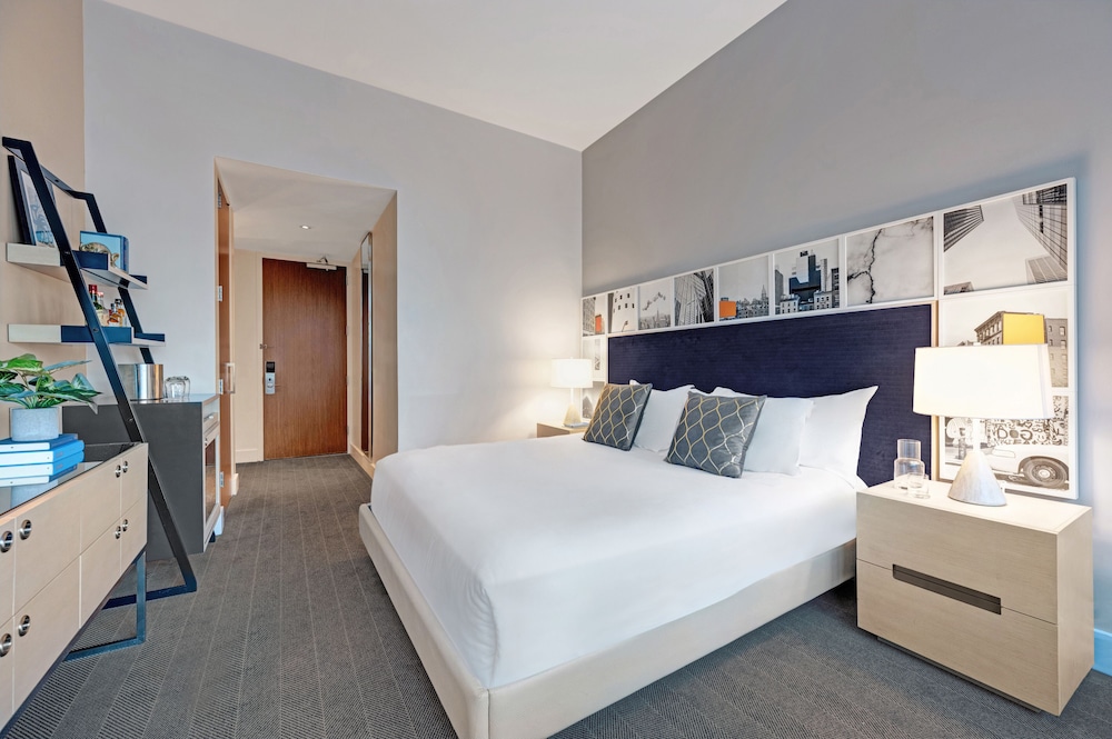 Premier Room, 1 King Bed, Mobility Accessible