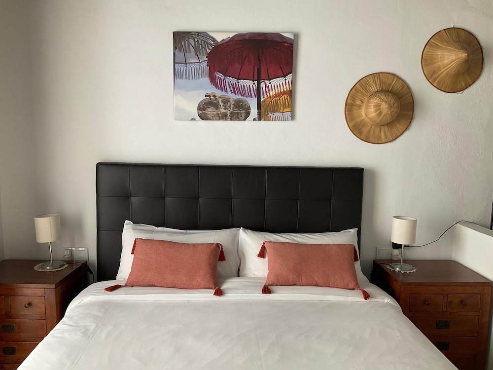 Classic Double Room, Private Bathroom, City View (Anis Estrellado)