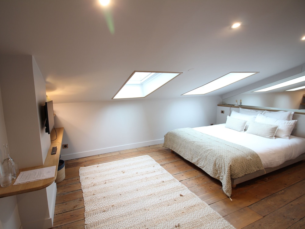 Superior Double Room, City View (Jardin d'Hélène)