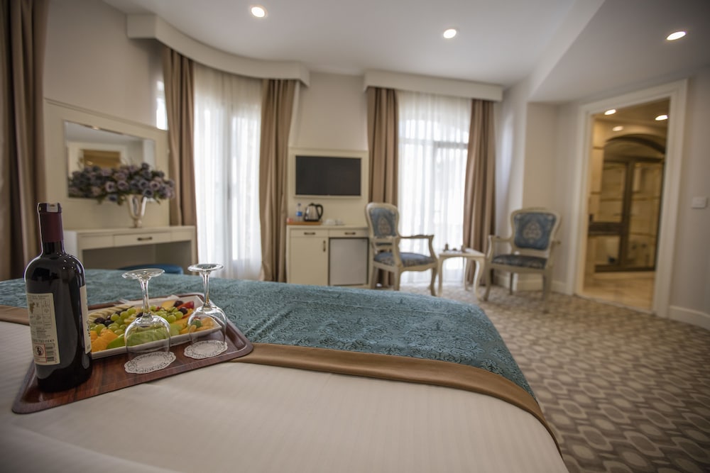 Suite, Corner photo 2