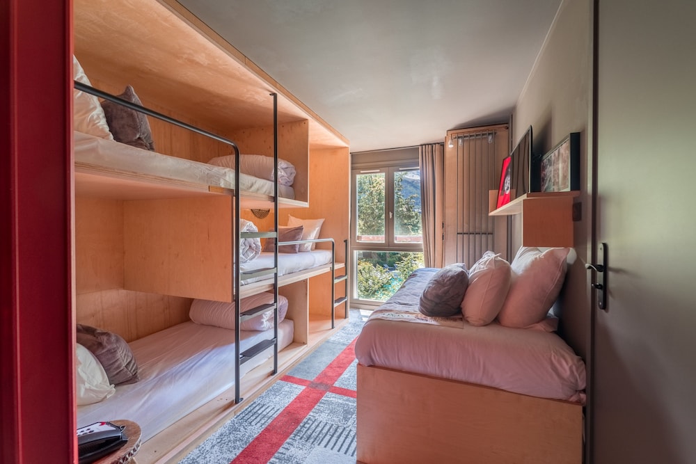 Access Friends Room for 4