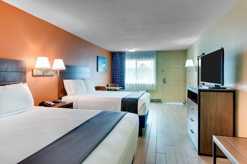Room, 2 Queen Beds (Preferred) - Photo 1