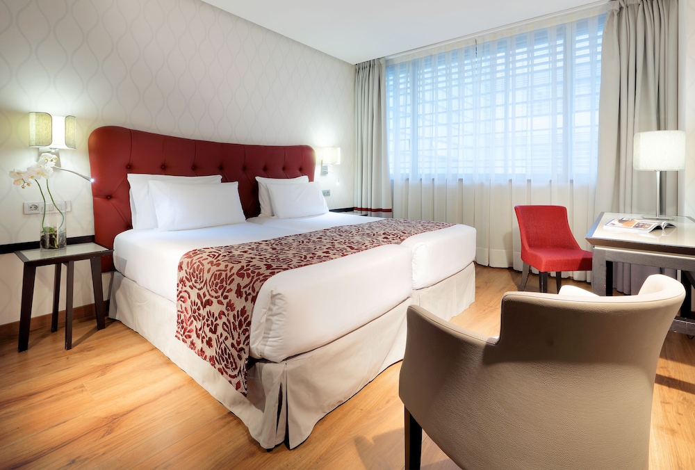 Standard Double Room Single Use thumbnail 5