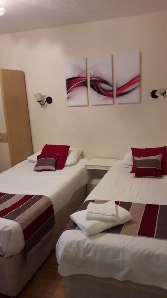 Twin Room, Shared Bathroom photo 3