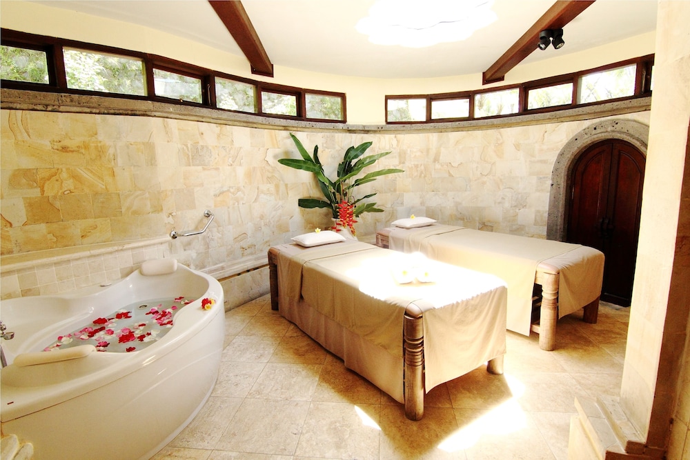 Deluxe Spa Villa - Photo 14