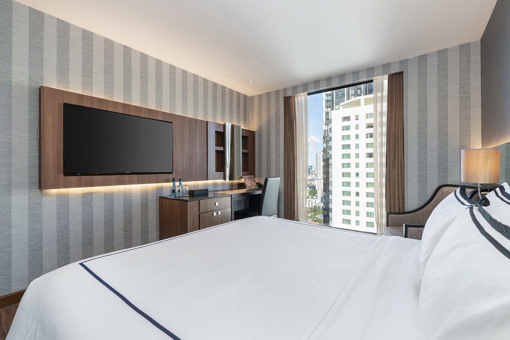 Continent Skyline King Room photo 3